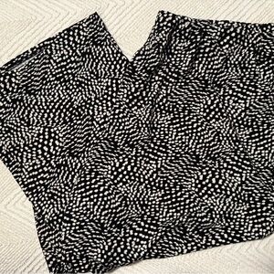 Tahari Black and White Abstract Wide Leg Capris